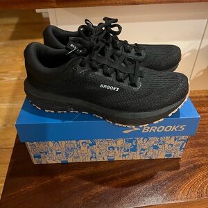 Brooke running shoes